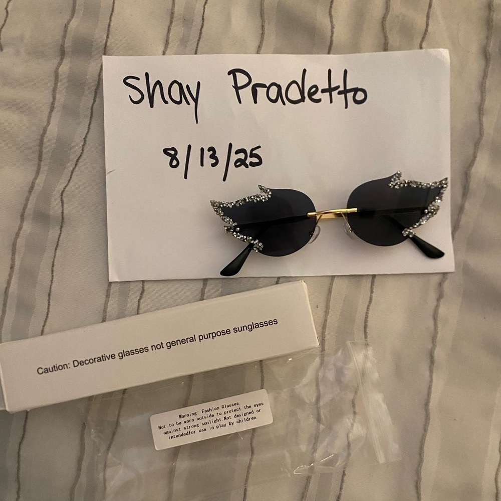 Stylish Black Cat-Eye Sunglasses